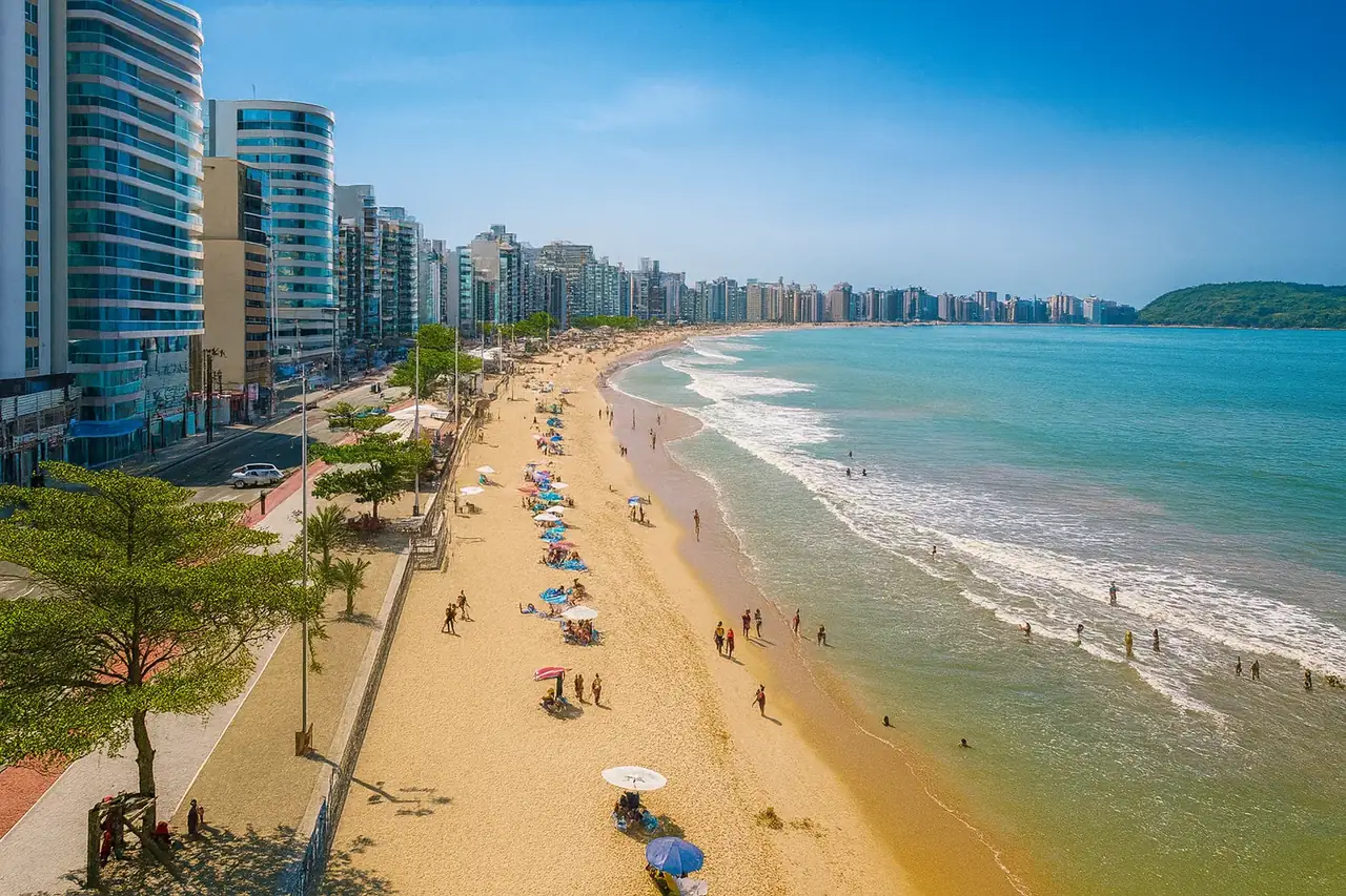Vista aérea da Praia do Morro, em Guarapari